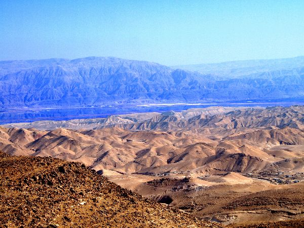 Вот из нашего окна Иордания видна, а из нашего окошка море видно, жаль немножко!
Вид на Мертвое море и Иорданию поверх Иудейской пустыни со стороны Арада 
Keywords: Мертвое море Иордания Иудейская пустыня Арад город