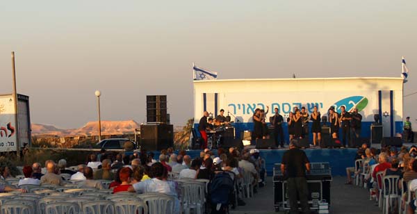 Массаде слева
Концерт госпель на фоне иудейских гор
Keywords: иудейские горы госпель Арад фестиваль