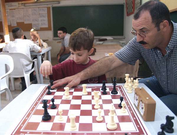 Орлята учатся играть
детский шахматный турнир в Араде
Keywords: шахматы турнир Арад дети