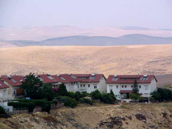 район Маоф в Араде на фоне Иудейских гор
Keywords: Иудейские горы Арад Израиль дома